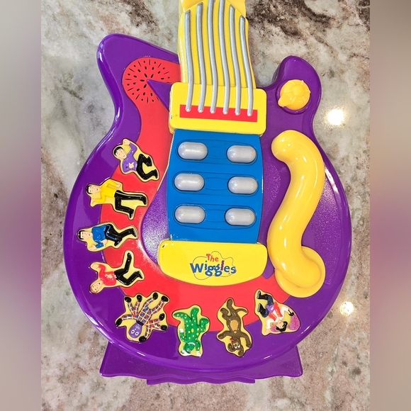 2004 The Wiggles Wiggly Giggly Guitar Dancing Singing 18" Purple *Works* - Picture 2 of 5